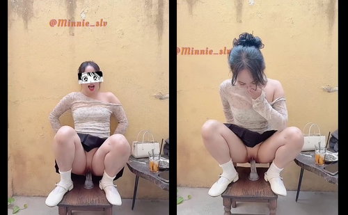Rủ đi uống cà phê mà em mang cả đồ chơi ra nghịch giữa quán thế này